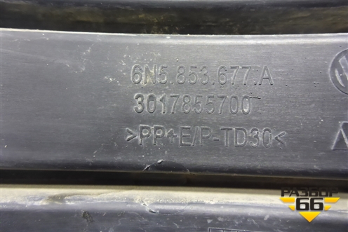 Решетка в передний бампер центральная (6N5853677A) для Volkswagen Polo с 2020г