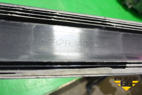 Накладка двери передней левой (PZ32933022) для Toyota Camry V70 с 2017г