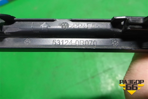 Накладка переднего бампера левая (531240R070) для Toyota Rav-4 с 2018г