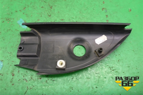 Накладка двери передней правой уголок (6RU837974) для Volkswagen Polo (седан) с 2010г