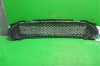 Решетка в передний бампер центральная (BH5217K946) для Land Rover Freelander 2 с 2007г
