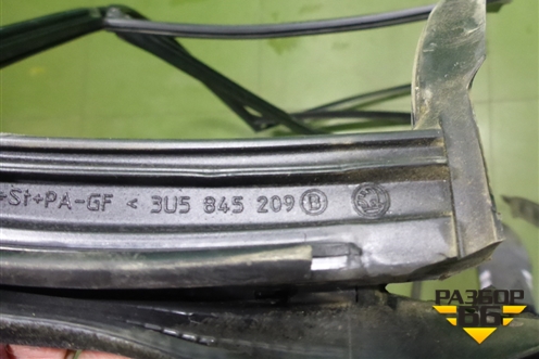 Уплотнитель стекла двери задней левой (3U5845209B) для Skoda Superb с 2001-2008г