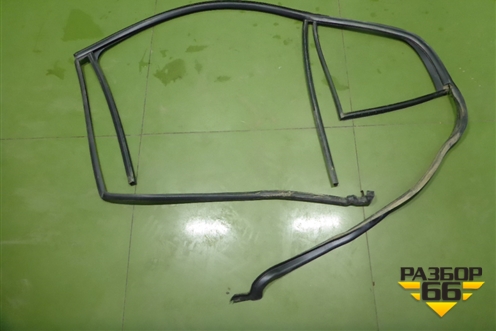 Уплотнитель стекла двери задней левой (3U5845209B) для Skoda Superb с 2001-2008г