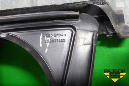 Уплотнитель стекла двери передней правой (3B0837432) для Skoda Superb с 2001-2008г
