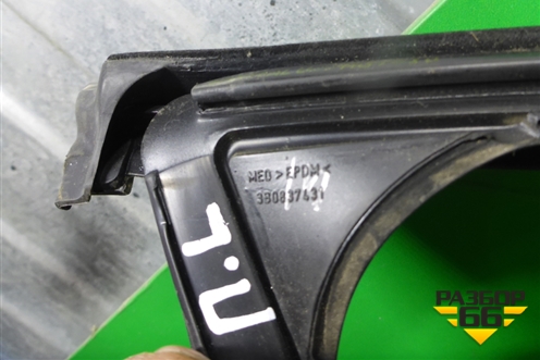 Уплотнитель стекла двери передней левой (3B0837431) для Skoda Superb с 2001-2008г