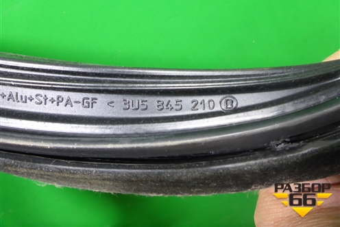 Уплотнитель стекла двери задней правой (3U5845210D) для Skoda Superb с 2001-2008г