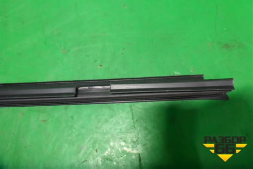 Накладка стекла заднего правого (внутренняя) (3U5839472AB41) для Skoda Superb с 2001-2008г