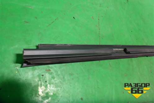 Накладка стекла заднего правого (внутренняя) (3U5839472AB41) для Skoda Superb с 2001-2008г