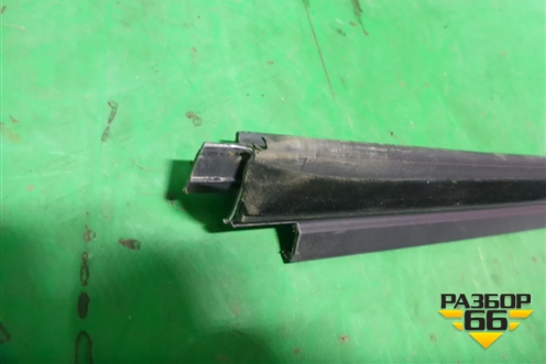 Накладка стекла переднего левого (внутренняя) (3B0837471CB41) для Skoda Superb с 2001-2008г