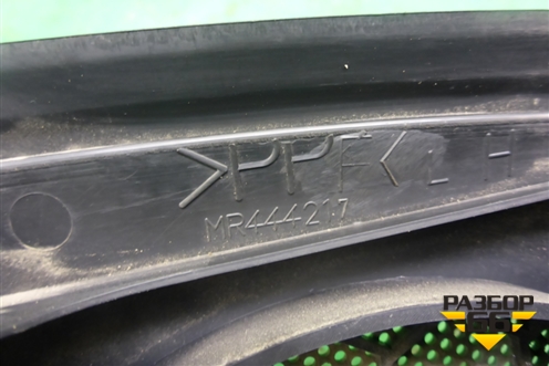 Решетка динамика (в полку левая) (MR444217) для Mitsubishi Lancer-9  с 2003-2008г