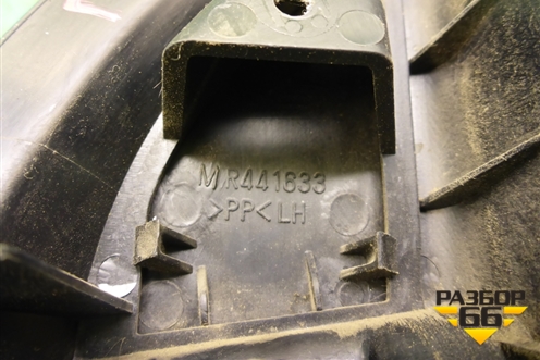 Накладка двери передней левой уголок (MR441633) для Mitsubishi Lancer-9  с 2003-2008г