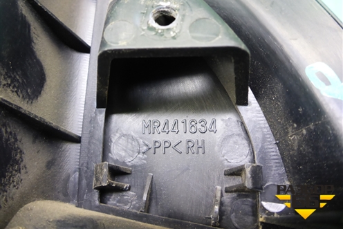 Накладка двери передней правой уголок (MR441634) для Mitsubishi Lancer-9  с 2003-2008г