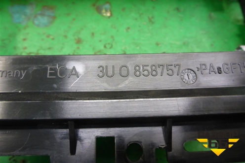 Кронштейн магнитолы (3U0858757) для Skoda Superb с 2001-2008г