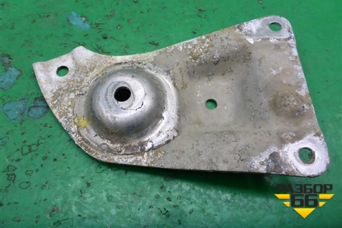 Кронштейн подрамника левый (8D0399541D) для Skoda Superb с 2001-2008г