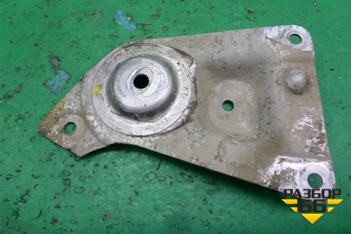 Кронштейн подрамника правый (8D0399542E) для Skoda Superb с 2001-2008г