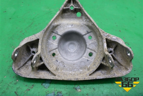 Кронштейн амортизатора переднего (8D0412383E) для Skoda Superb с 2001-2008г