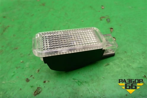 Плафон салонный (в обшивку двери) (5B0947415B) для Skoda Superb с 2001-2008г