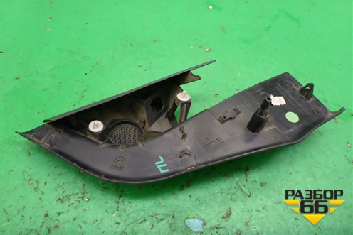 Накладка двери передней левой уголок (4M51A23409AJ3YYW) для Ford Focus 2 с 2008-2011г