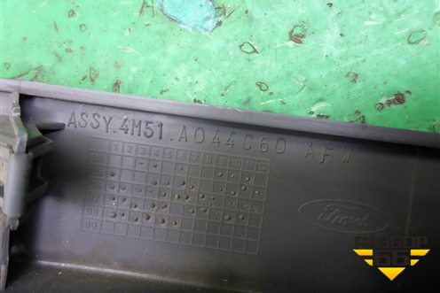 Накладка на торпедо (боковая правая) (4M51A044C60AFW) для Ford Focus 2 с 2008-2011г