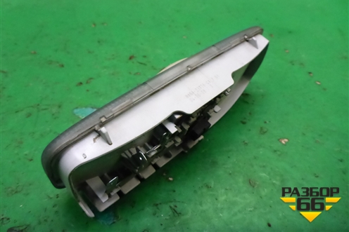 Плафон салонный центральный (8A6A13776CA) для Ford Focus 2 с 2008-2011г