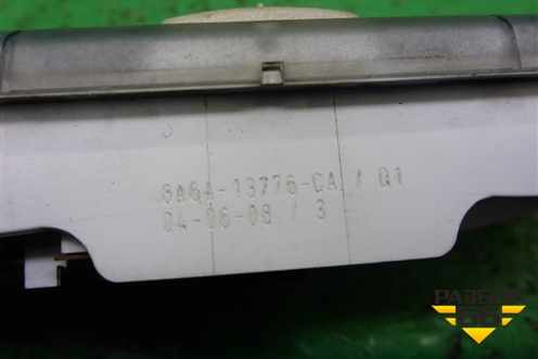 Плафон салонный центральный (8A6A13776CA) для Ford Focus 2 с 2008-2011г