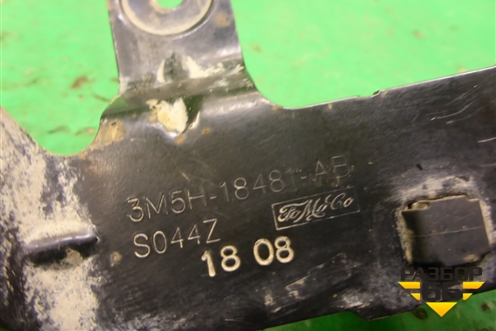 Кронштейн (патрубков отопителя) (3M5H18481AB) для Ford Focus 2 с 2008-2011г