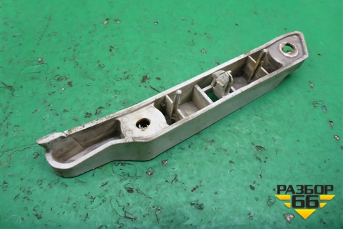 Кронштейн переднего бампера правый (8M5117D958AD) для Ford Focus 2 с 2008-2011г