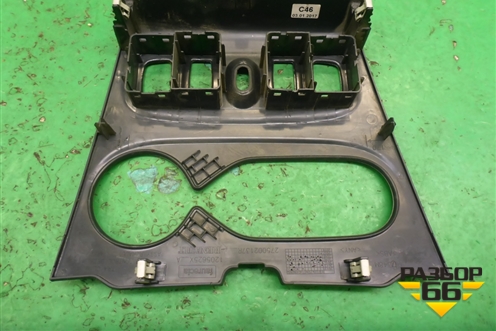 Накладка на торпедо (центральная) (275002137R) для Renault Sandero с 2013-2022г