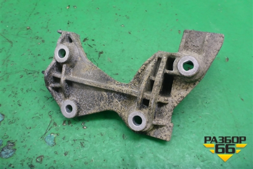 Кронштейн генератора (1.6л H4MD438) (117102094R) для Renault Sandero с 2013-2022г