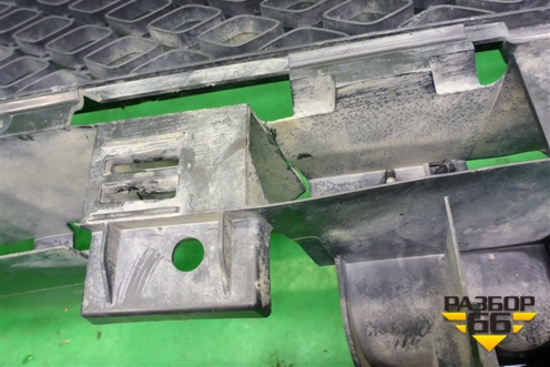 Решетка в передний бампер центральная (622548039R) для Renault Sandero с 2013-2022г