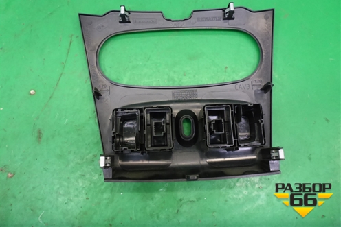 Накладка на торпедо (на отопитель) (275009384R) для Renault Sandero с 2013-2022г