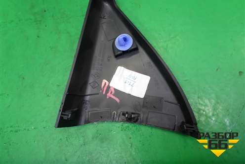 Накладка двери передней правой уголок (82923883R) для Renault Sandero с 2013-2022г