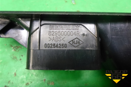 Накладка двери задней правой (829500004R) для Renault Fluence с 2009-2017г
