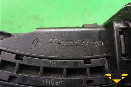 Дефлектор воздушный левый (9646338077) для Citroen C4 с 2005-2011г