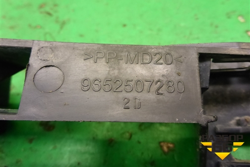 Кронштейн переднего бампера правый (9652507280) для Citroen C4 с 2005-2011г