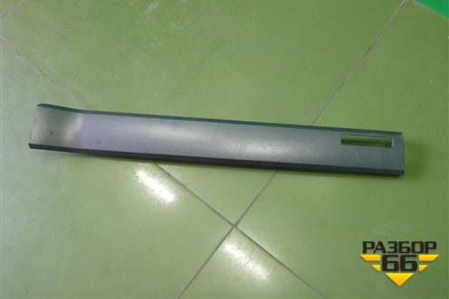 Накладка на торпедо (7L6857226K) для Volkswagen Touareg c 2002-2010г