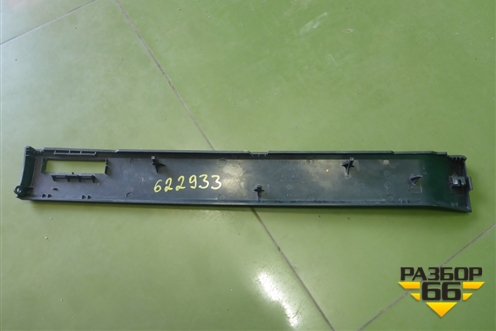 Накладка на торпедо (7L6857226K) для Volkswagen Touareg c 2002-2010г