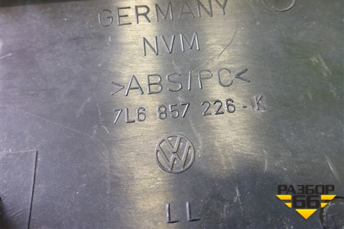 Накладка на торпедо (7L6857226K) для Volkswagen Touareg c 2002-2010г
