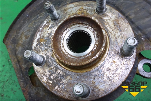 Кулак поворотный передний правый (40014JD000) для Nissan Qashqai (J10E) с 2006-2013г