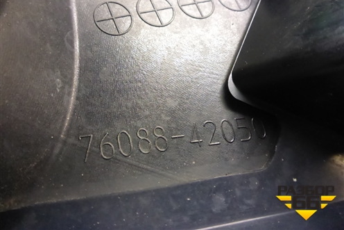 Накладка двери багажника верхняя левая (7608842050) для Toyota Rav-4 с 2018г