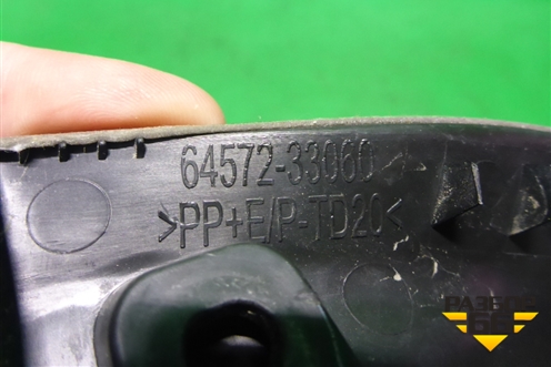 Накладка заднего крыла левого (в проем крышки багажника) (6457233060) для Toyota Camry V70 с 2017г