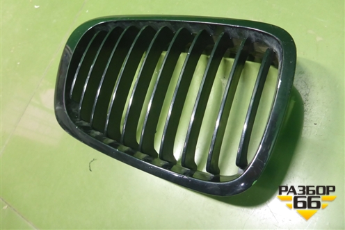 Решетка радиатора правая (51138208668) для BMW 3-серия Е46 с 1998-2005г