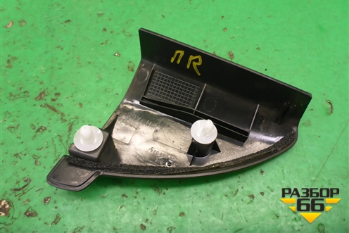 Накладка двери передней правой уголок (96984324) для Chevrolet Cruze c 2009-2015г