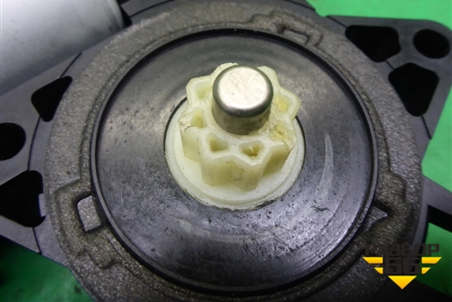 Моторчик стеклоподъёмника задний левый (CM011750) для Mazda Mazda 3 (BK) с 2003-2009г 