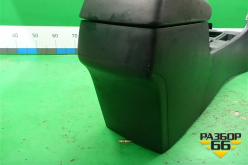Подлокотник (BP4K64428) для Mazda Mazda 3 (BK) с 2003-2009г 