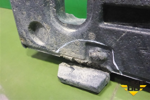 Наполнитель переднего бампера (5261102290) для Toyota Corolla (E18) с 2012-2019г