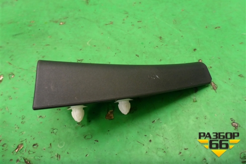 Накладка двери передней правой уголок (6749160110) для Toyota Land Cruiser Prado(150) с 2009г