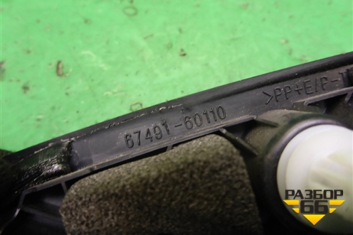 Накладка двери передней правой уголок (6749160110) для Toyota Land Cruiser Prado(150) с 2009г