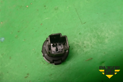 Кнопка открывания багажника для Ford Fiesta с 2001-2008г