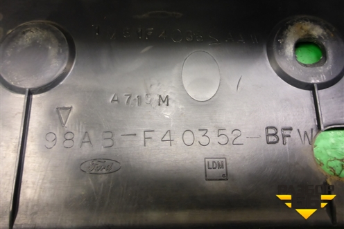 Обшивка багажника на заднюю панель (98ABF40352BFW) для Ford Focus 1 с 1998-2004г